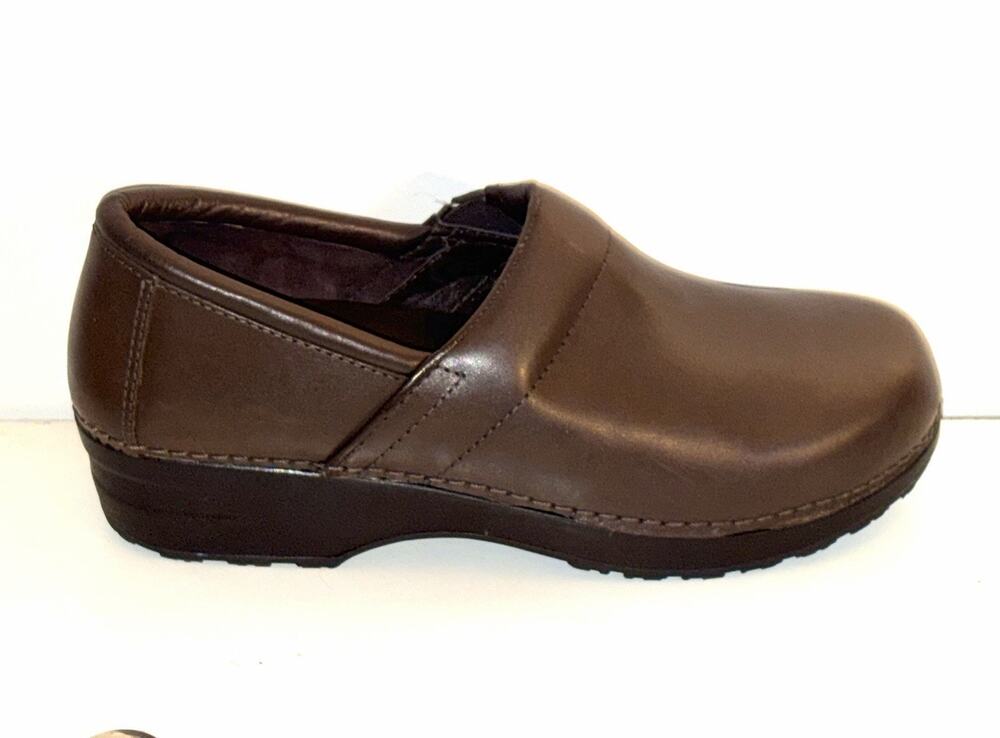 LL Bean Womens Size 9.5 (Fit Like an 8) Brown Leather Clogs 301352 MINT